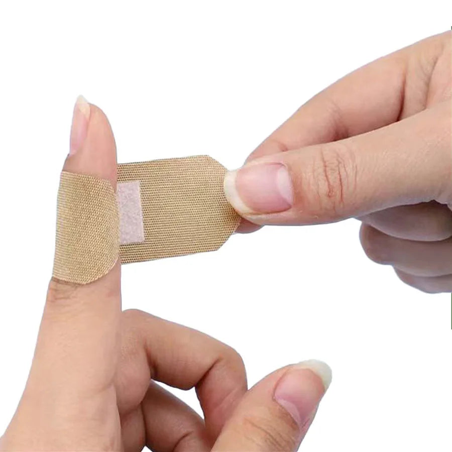 100Pcs Band Aid Waterproof Plasters Breathable Medical Adhesive Bandage Plaster Wound Hemostasis Sticker Band First Aid Bandage